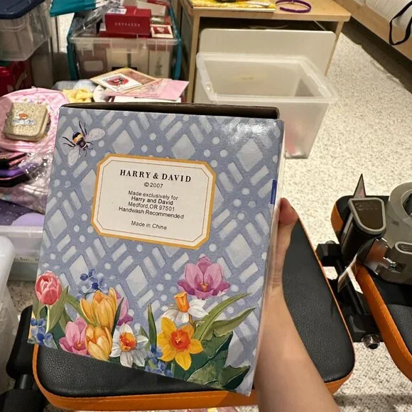 Beautiful antique Harry & David Tea set in one - Picture 2 of 3